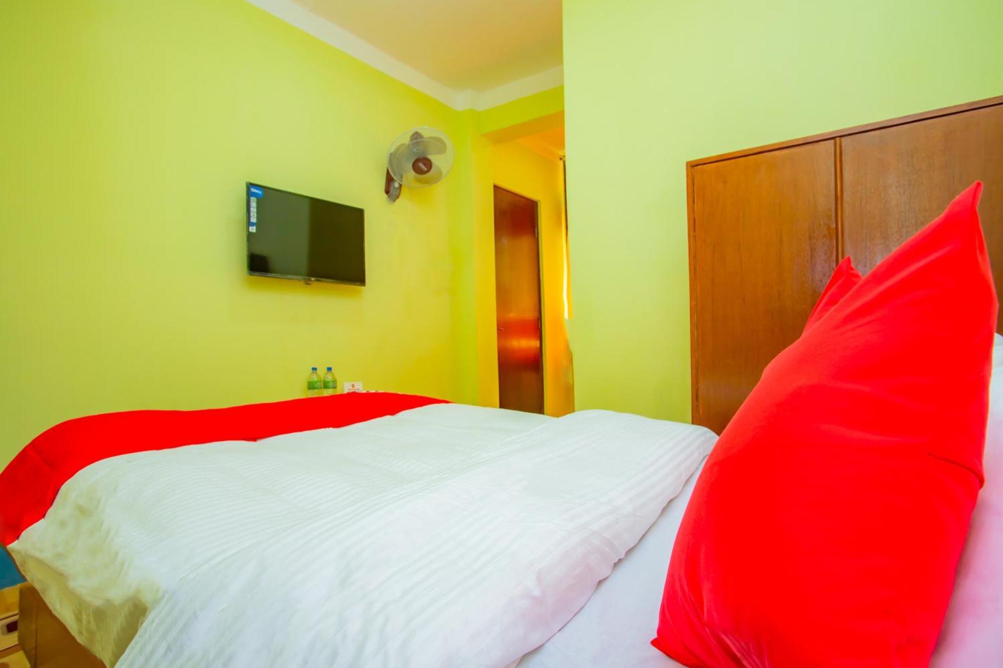 Oyo 589 Hotel Trimurti Катманду Экстерьер фото