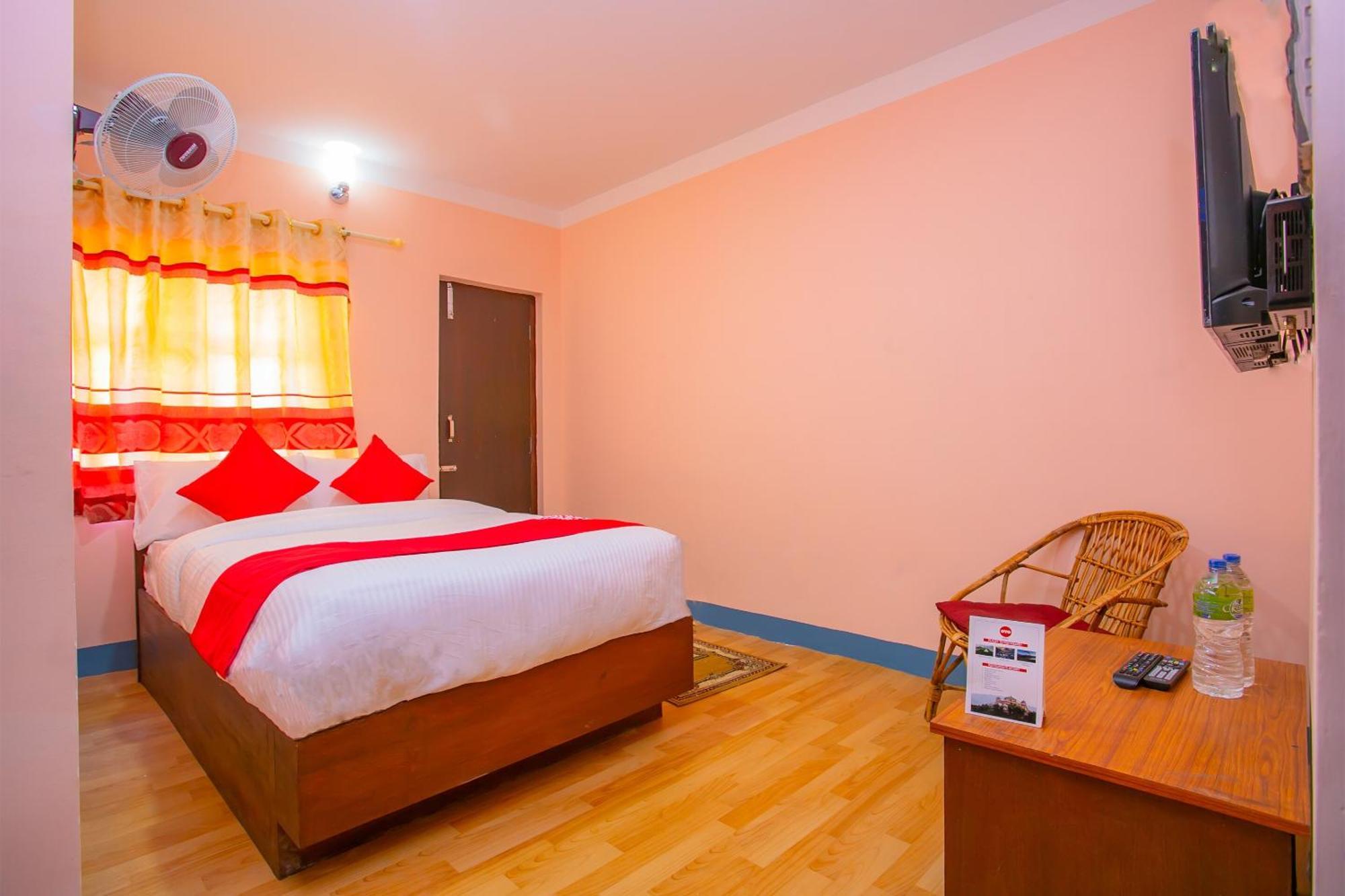 Oyo 589 Hotel Trimurti Катманду Экстерьер фото
