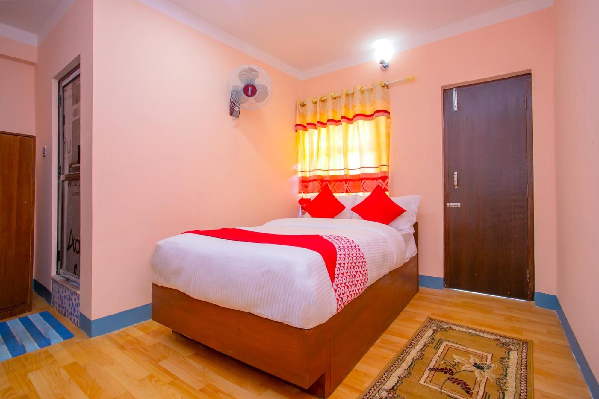 Oyo 589 Hotel Trimurti Катманду Экстерьер фото
