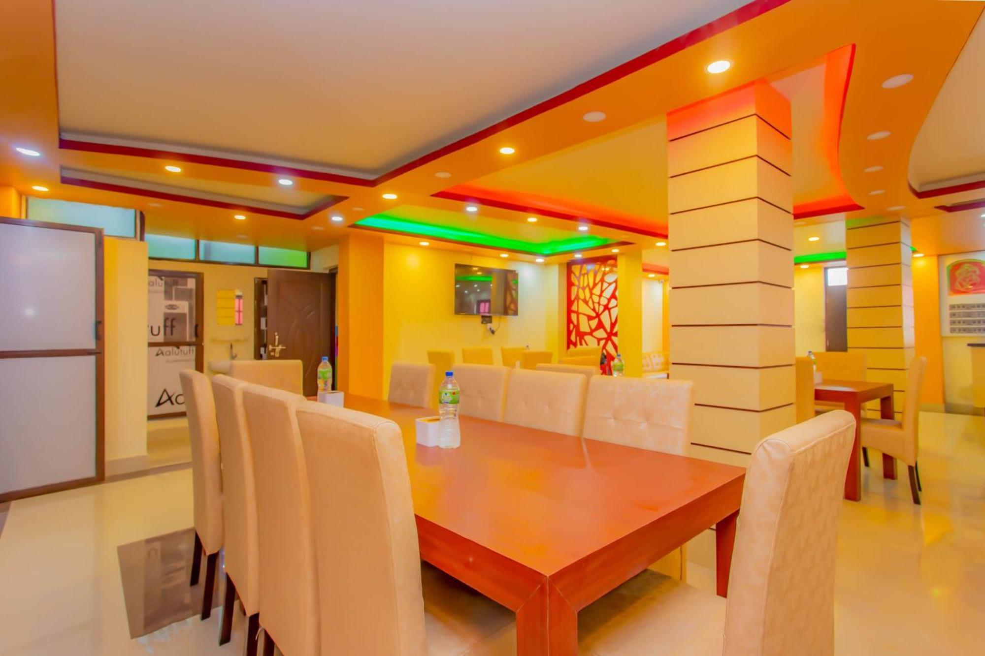 Oyo 589 Hotel Trimurti Катманду Экстерьер фото