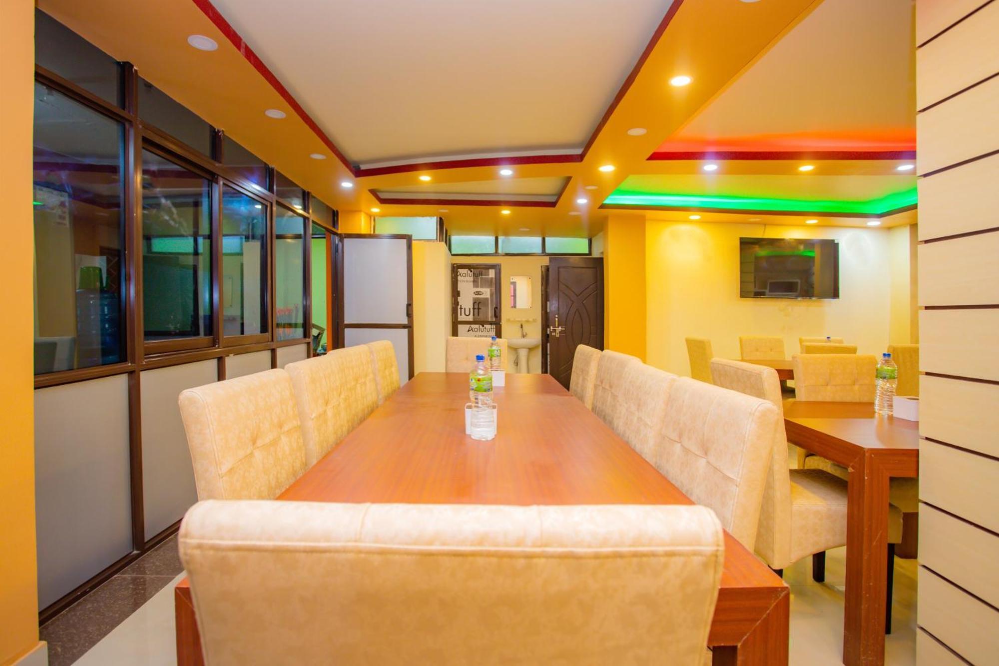 Oyo 589 Hotel Trimurti Катманду Экстерьер фото