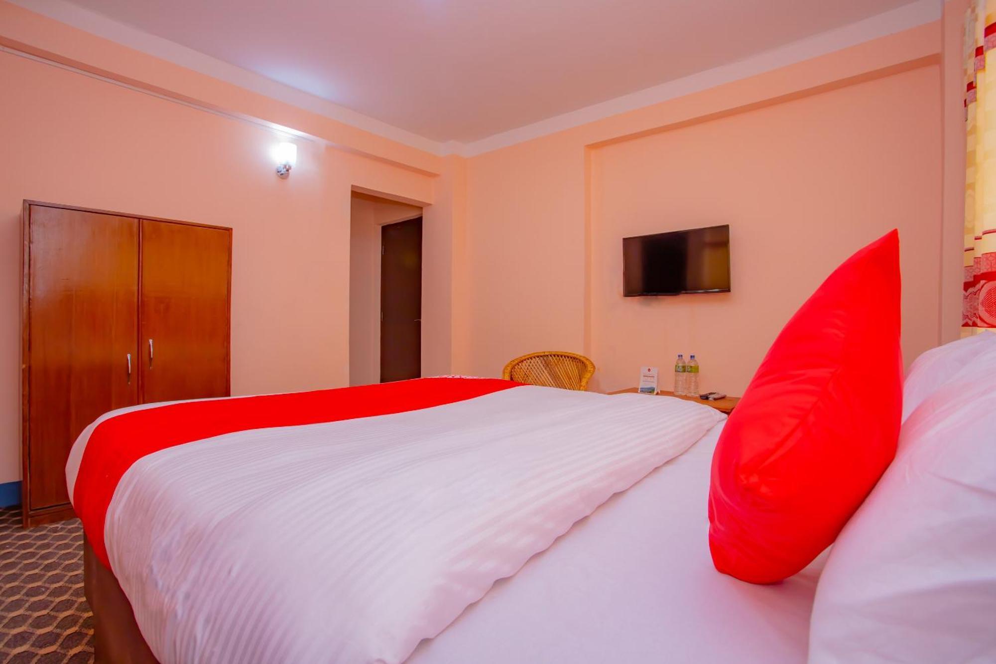 Oyo 589 Hotel Trimurti Катманду Экстерьер фото