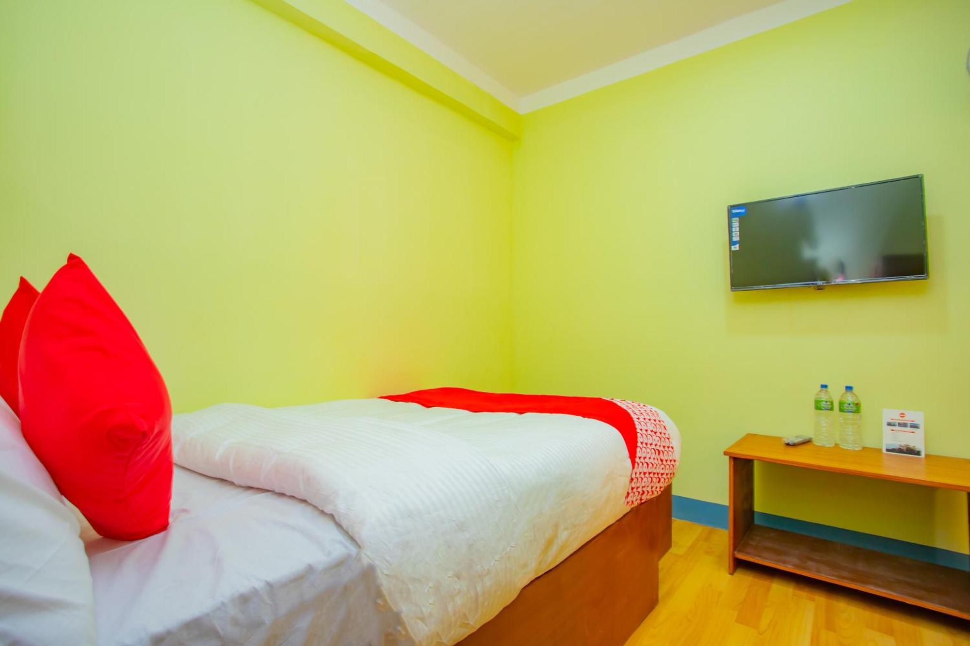 Oyo 589 Hotel Trimurti Катманду Экстерьер фото