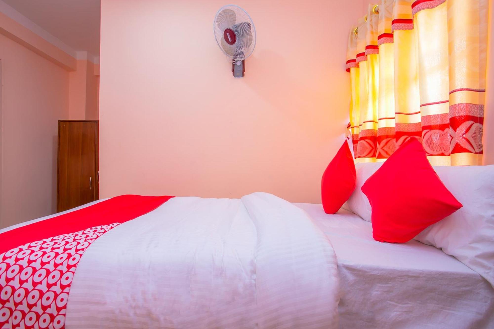 Oyo 589 Hotel Trimurti Катманду Экстерьер фото
