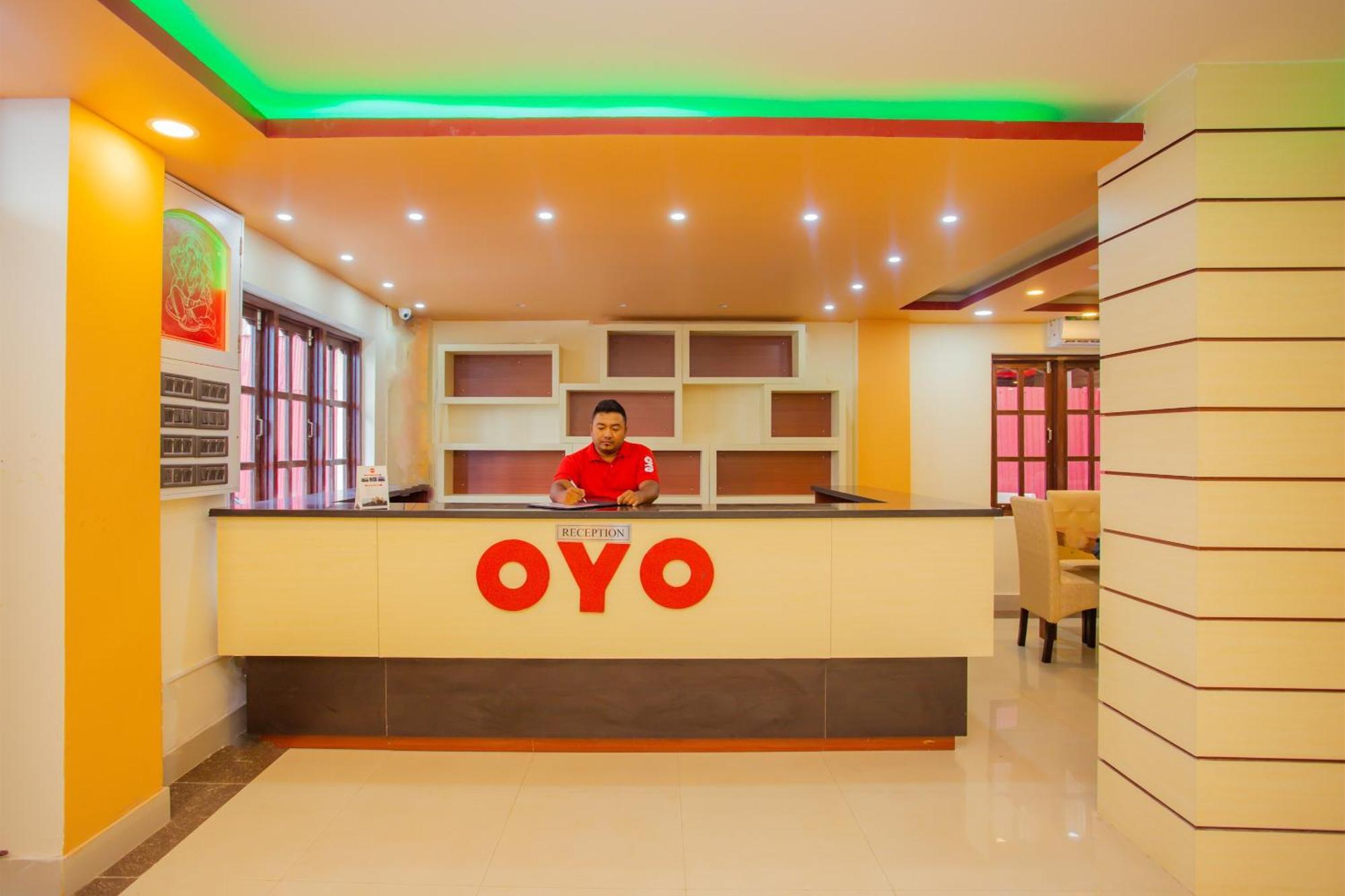 Oyo 589 Hotel Trimurti Катманду Экстерьер фото
