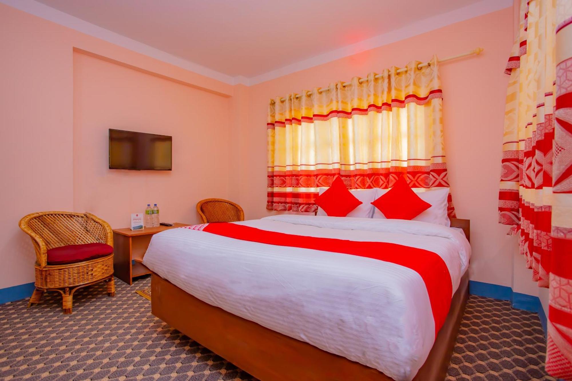 Oyo 589 Hotel Trimurti Катманду Экстерьер фото