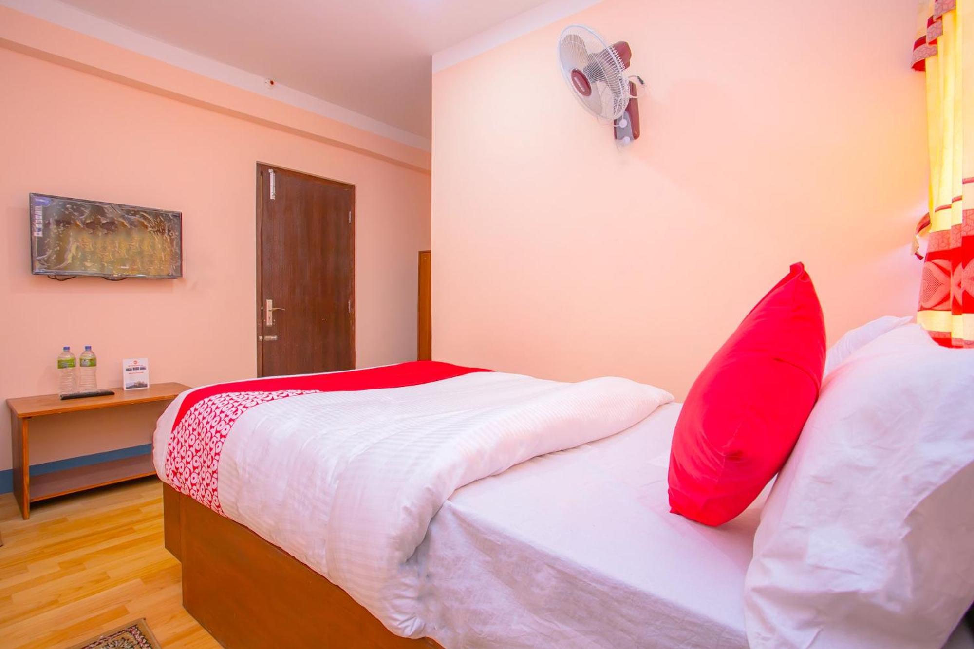 Oyo 589 Hotel Trimurti Катманду Экстерьер фото