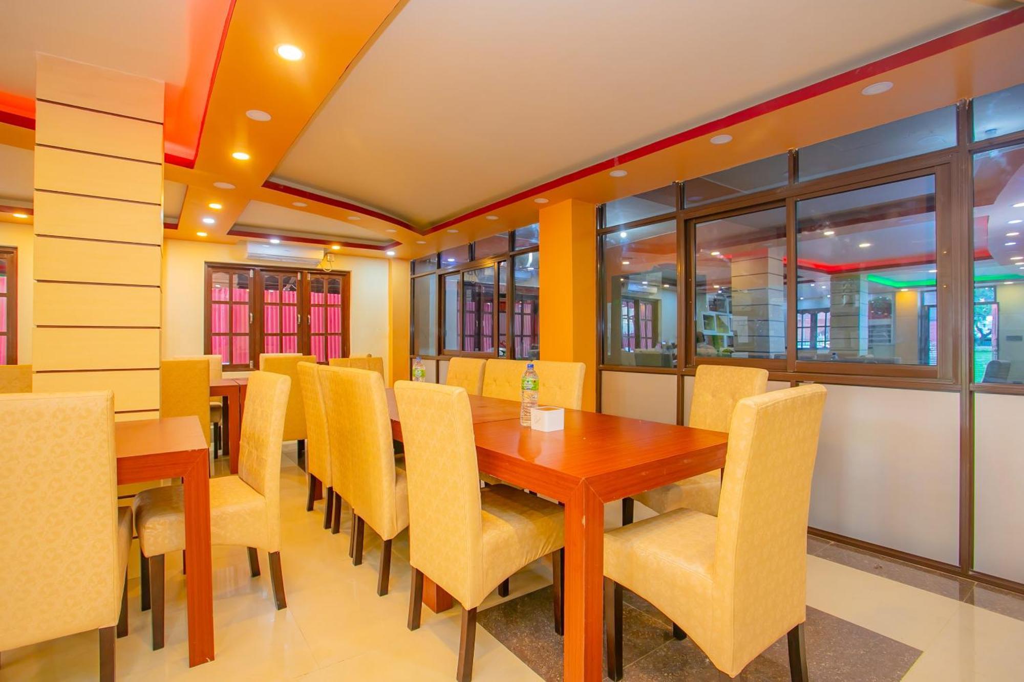Oyo 589 Hotel Trimurti Катманду Экстерьер фото
