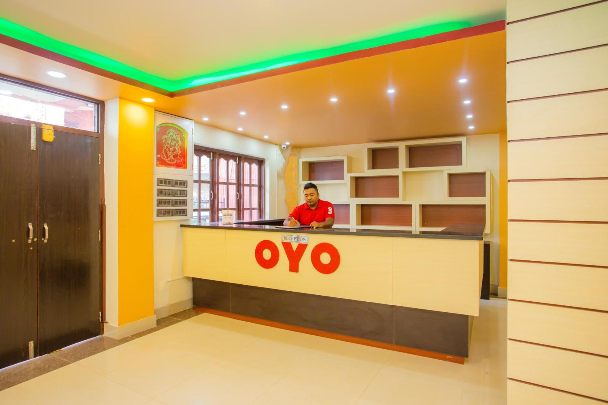 Oyo 589 Hotel Trimurti Катманду Экстерьер фото
